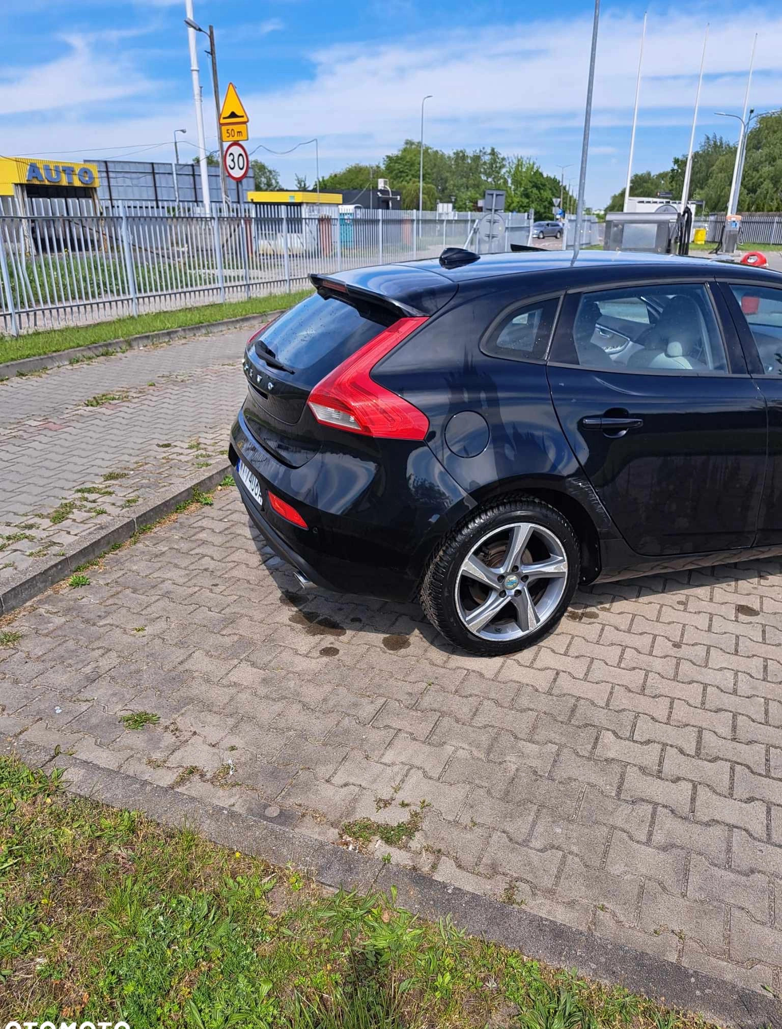 Volvo V40 cena 31900 przebieg: 240000, rok produkcji 2014 z Warszawa małe 29